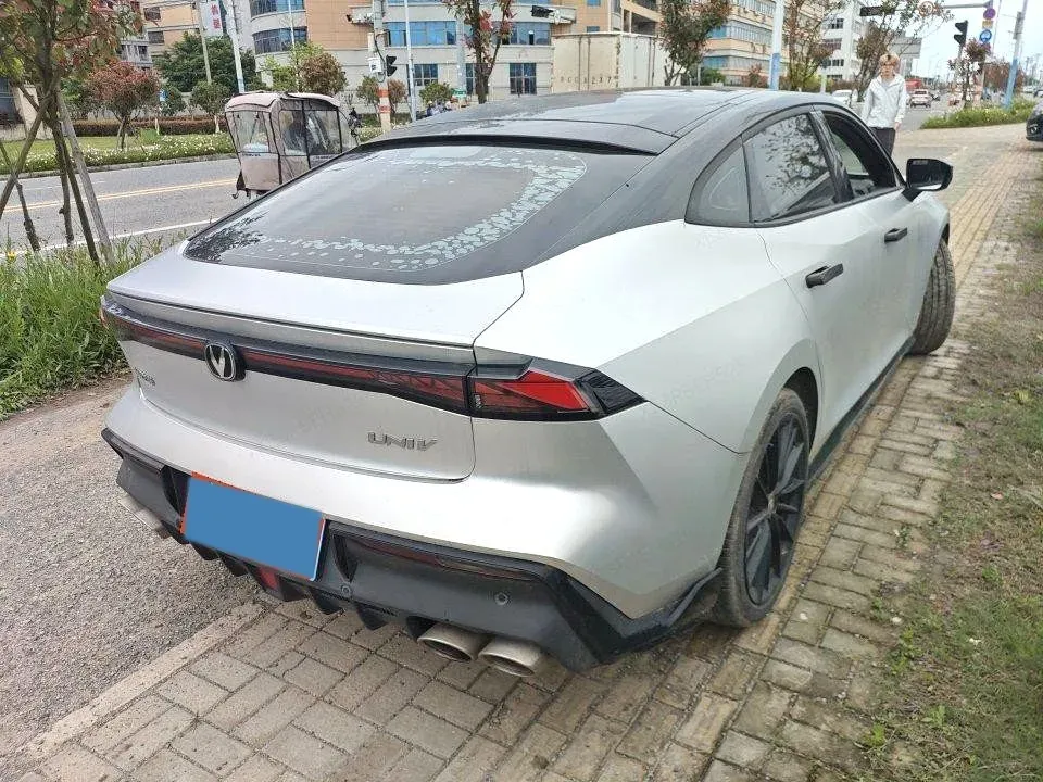 2022 ChangAn UNI-V 1.5T 188HP L4 7DCT,autocango,china used car exporter,china ev exporter,chinese used car exporter,chinese used ev exporter