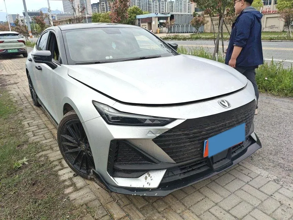 2022 ChangAn UNI-V 1.5T 188HP L4 7DCT,autocango,china used car exporter,china ev exporter,chinese used car exporter,chinese used ev exporter
