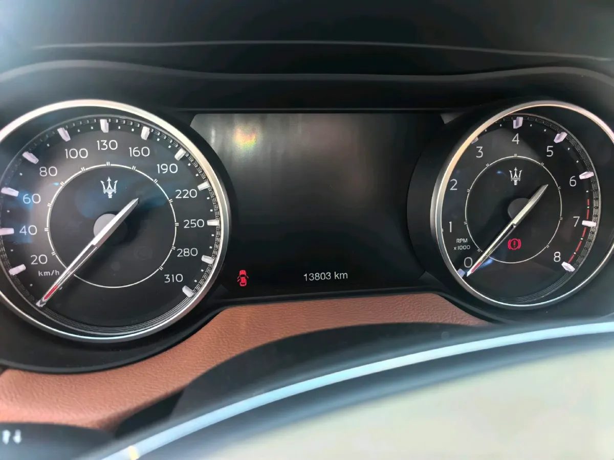 2022 Maserati Levante 2.0T 330HP L4 8AT,autocango,china used car exporter,china ev exporter,chinese used car exporter,chinese used ev exporter