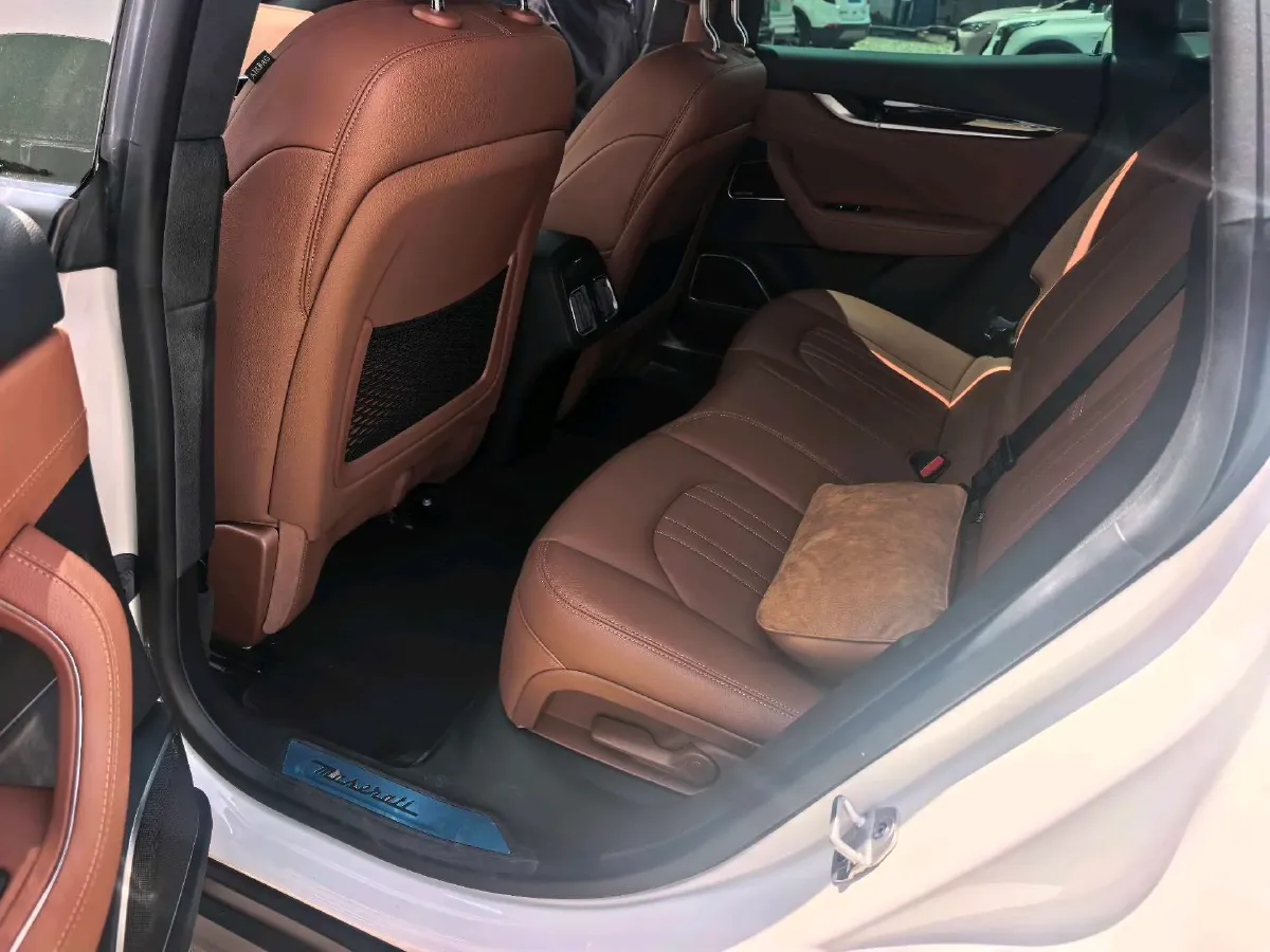 2022 Maserati Levante 2.0T 330HP L4 8AT,autocango,china used car exporter,china ev exporter,chinese used car exporter,chinese used ev exporter