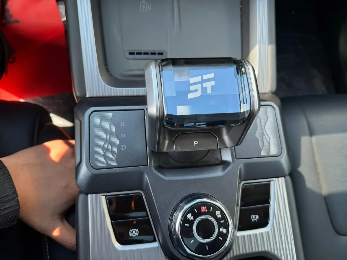 2025 MAXUS XinTu V70 2.0T 150HP L4 9AT,autocango,china used car exporter,china ev exporter,chinese used car exporter,chinese used ev exporter