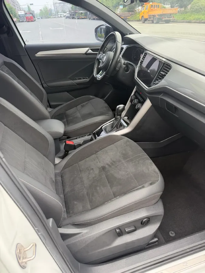 2021 Volkswagen T-Roc 1.4T 150HP L4 7DCT,autocango,china used car exporter,china ev exporter,chinese used car exporter,chinese used ev exporter