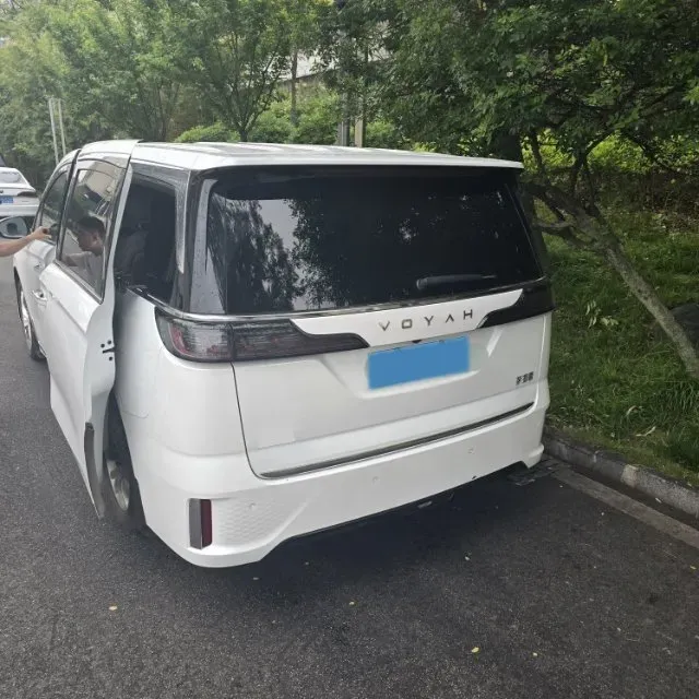 2022 Voyah Dream 1.5T 136HP L4 PHEV 25.57KWH,autocango,china used car exporter,china ev exporter,chinese used car exporter,chinese used ev exporter
