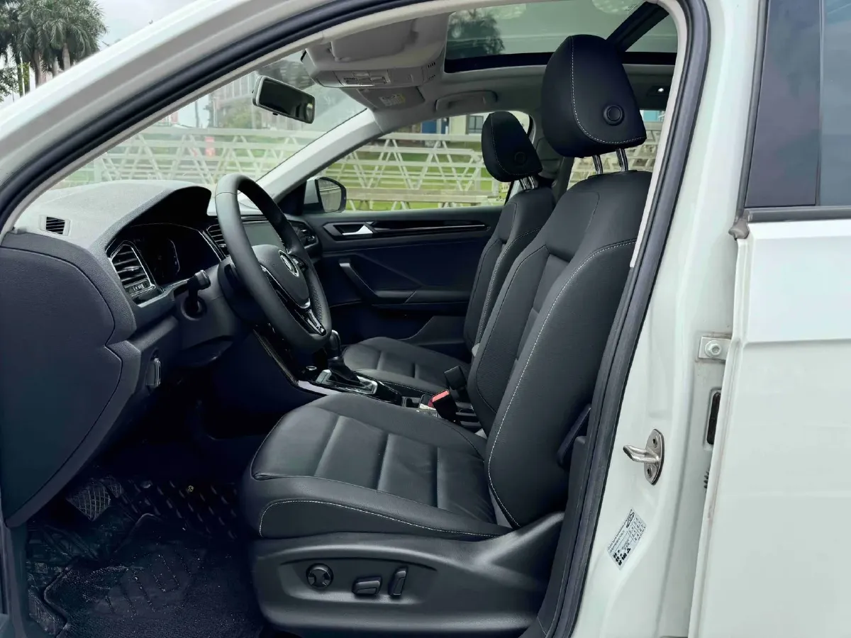 2022 Volkswagen T-Roc 1.4T 150HP L4 7DCT,autocango,china used car exporter,china ev exporter,chinese used car exporter,chinese used ev exporter