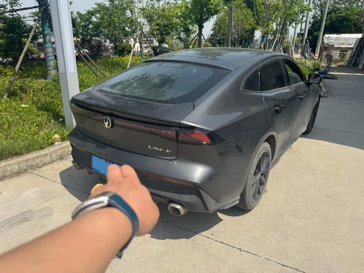 2023 ChangAn UNI-V 1.5T 188HP L4 7DCT,autocango,china used car exporter,china ev exporter,chinese used car exporter,chinese used ev exporter