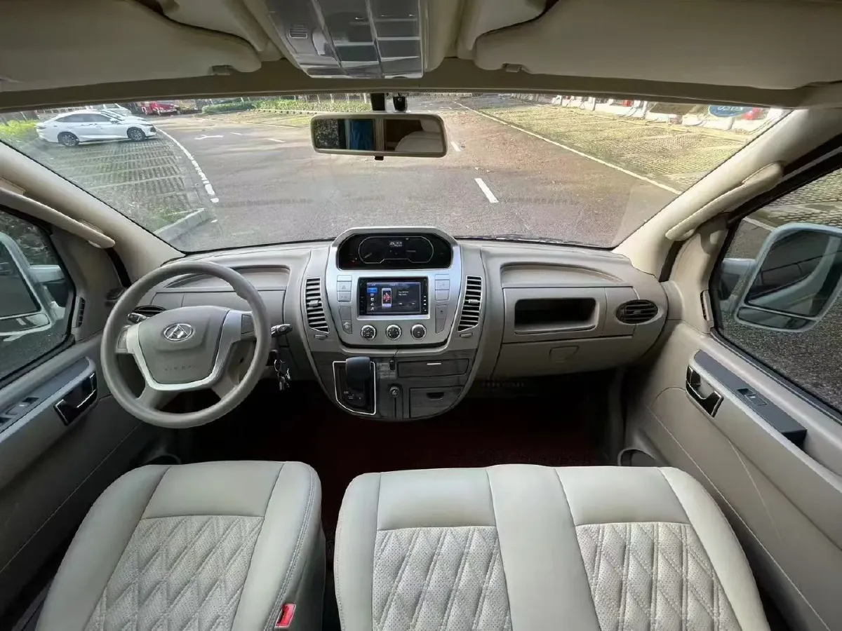 2018 MAXUS XinTu V80 2.5T 136HP L4 6MT,autocango,china used car exporter,china ev exporter,chinese used car exporter,chinese used ev exporter