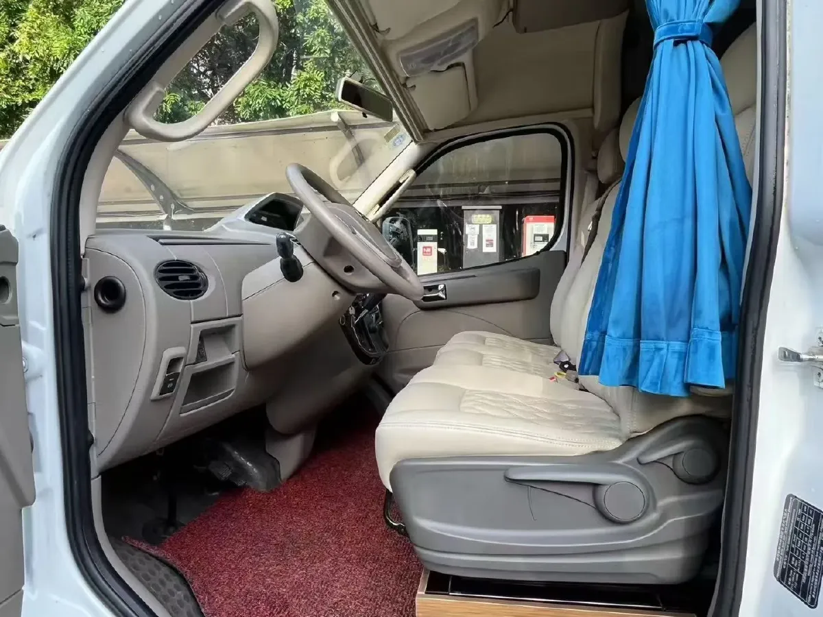 2018 MAXUS XinTu V80 2.5T 136HP L4 6MT,autocango,china used car exporter,china ev exporter,chinese used car exporter,chinese used ev exporter