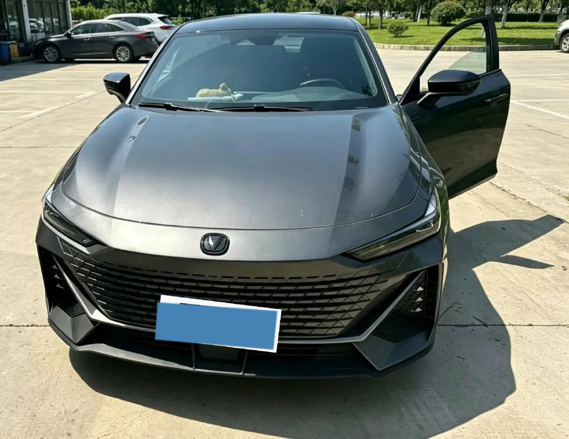2023 ChangAn UNI-V 1.5T 188HP L4 7DCT,autocango,china used car exporter,china ev exporter,chinese used car exporter,chinese used ev exporter