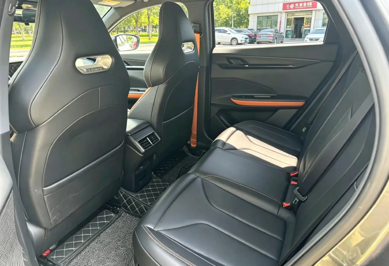 2023 ChangAn UNI-V 1.5T 188HP L4 7DCT,autocango,china used car exporter,china ev exporter,chinese used car exporter,chinese used ev exporter