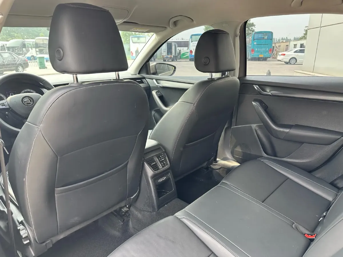 2021 Skoda Octavia 1.5L 113HP L4 6AT,autocango,china used car exporter,china ev exporter,chinese used car exporter,chinese used ev exporter