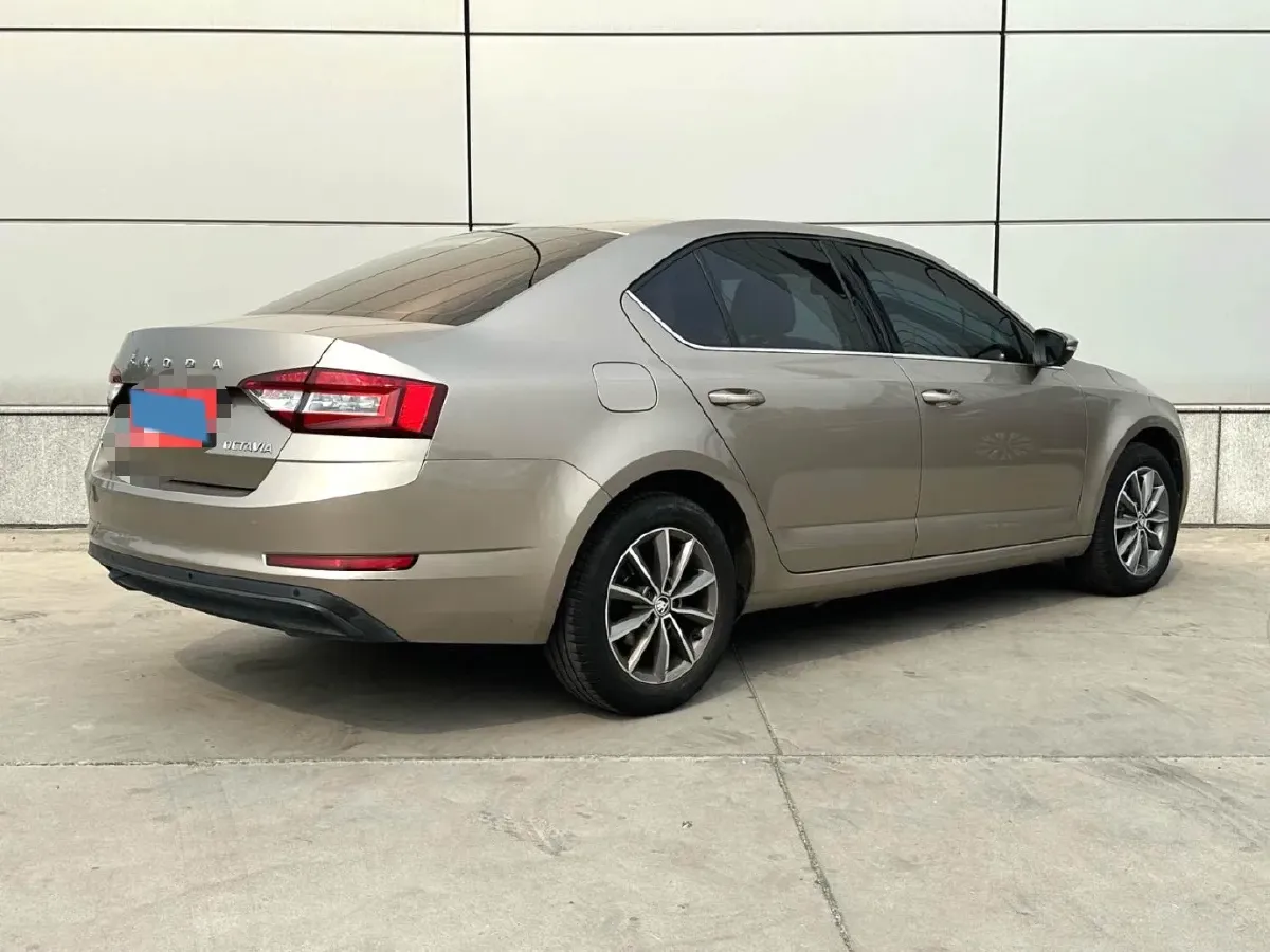 2021 Skoda Octavia 1.5L 113HP L4 6AT,autocango,china used car exporter,china ev exporter,chinese used car exporter,chinese used ev exporter