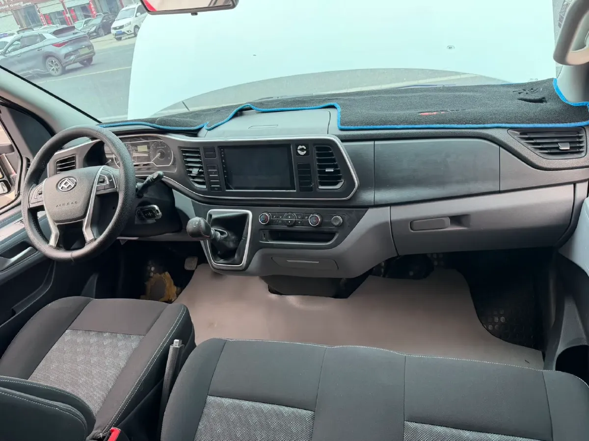 2021 MAXUS XinTu V80 2.0T 139HP L4 6MT,autocango,china used car exporter,china ev exporter,chinese used car exporter,chinese used ev exporter