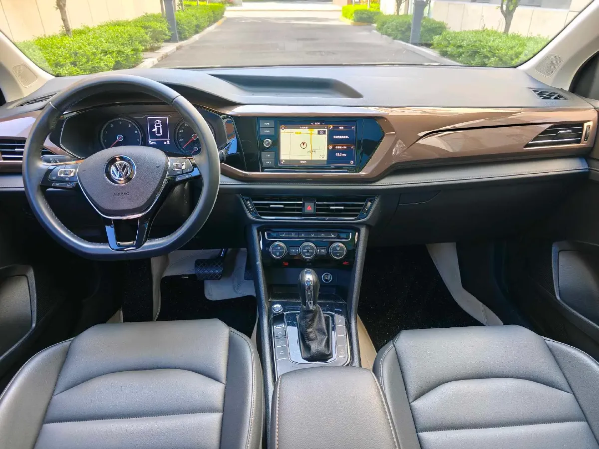 2019 MINI MINI 1.5T 102HP L3 7DCT,autocango,china used car exporter,china ev exporter,chinese used car exporter,chinese used ev exporter