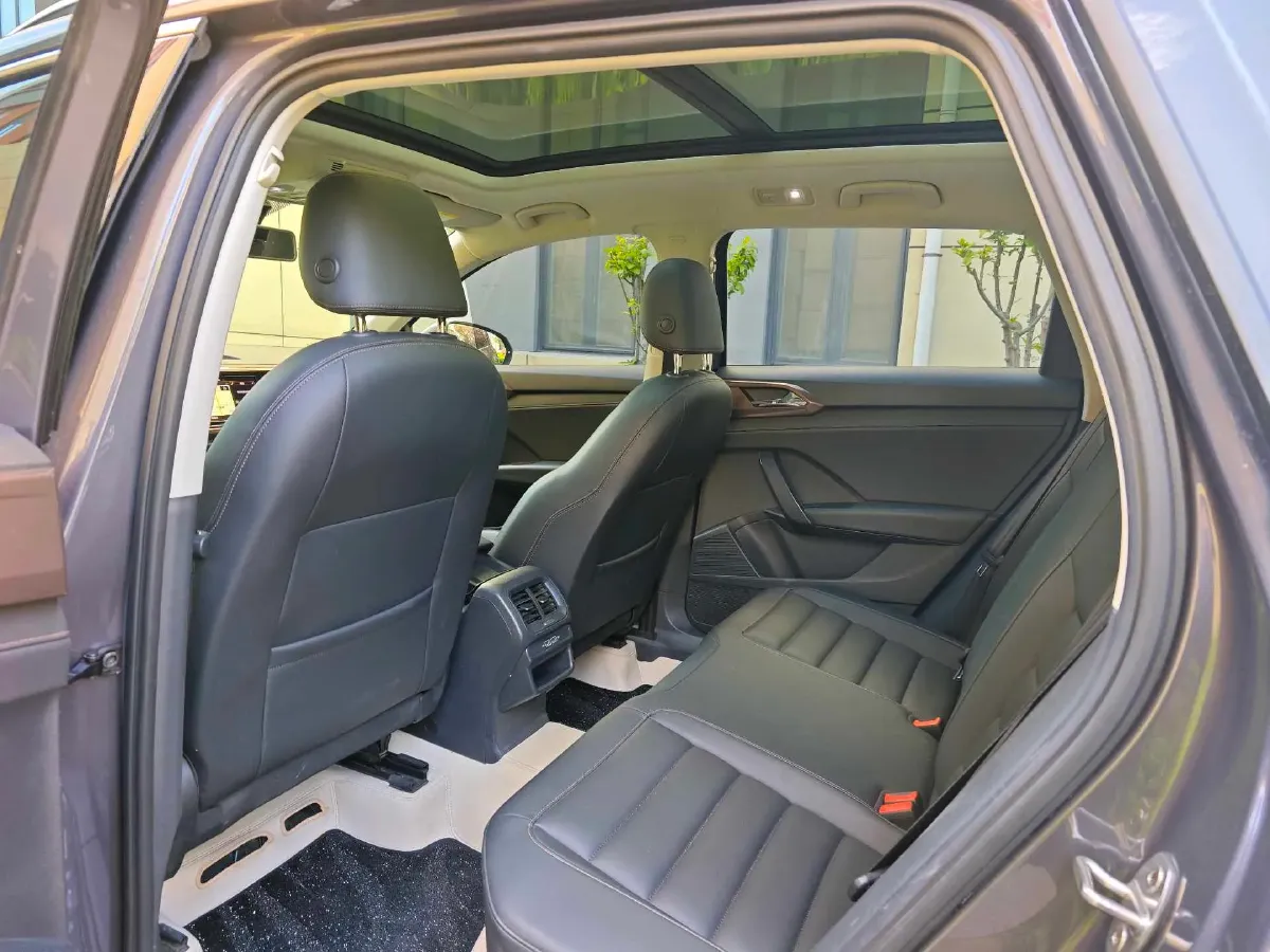 2019 MINI MINI 1.5T 102HP L3 7DCT,autocango,china used car exporter,china ev exporter,chinese used car exporter,chinese used ev exporter