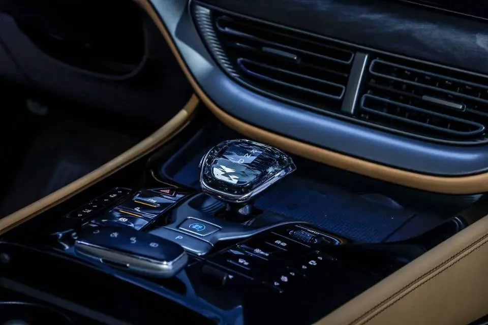 2024 Denza D9 1.5T 139HP L4 E-CVT PHEV 40KWH,autocango,china used car exporter,china ev exporter,chinese used car exporter,chinese used ev exporter