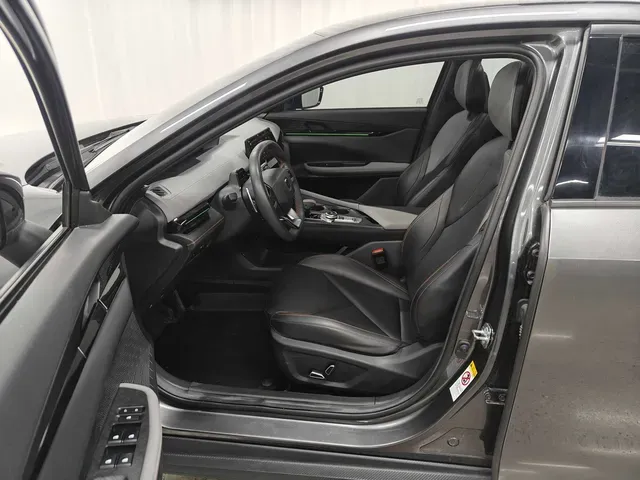 2022 ChangAn UNI-V 1.5T 188HP L4 7DCT,autocango,china used car exporter,china ev exporter,chinese used car exporter,chinese used ev exporter