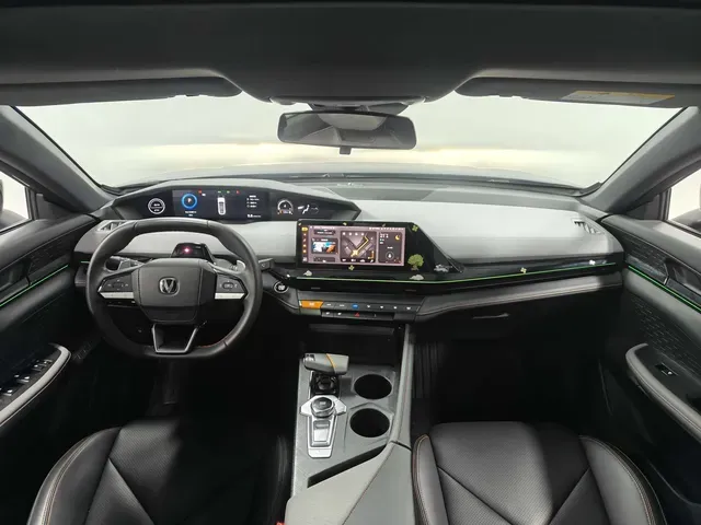 2022 ChangAn UNI-V 1.5T 188HP L4 7DCT,autocango,china used car exporter,china ev exporter,chinese used car exporter,chinese used ev exporter