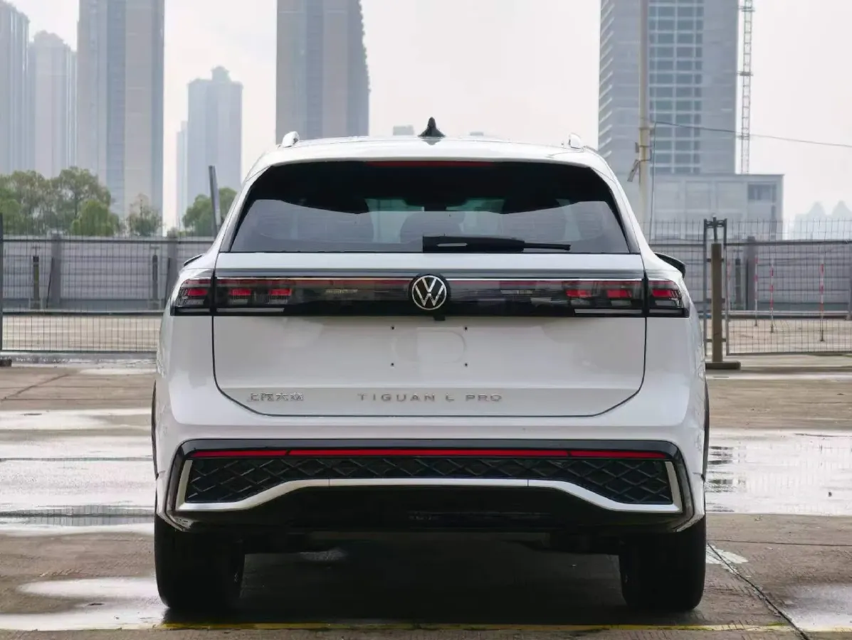 2024 Volkswagen Tiguan L 2.0T 186HP L4 7DCT,autocango,china used car exporter,china ev exporter,chinese used car exporter,chinese used ev exporter