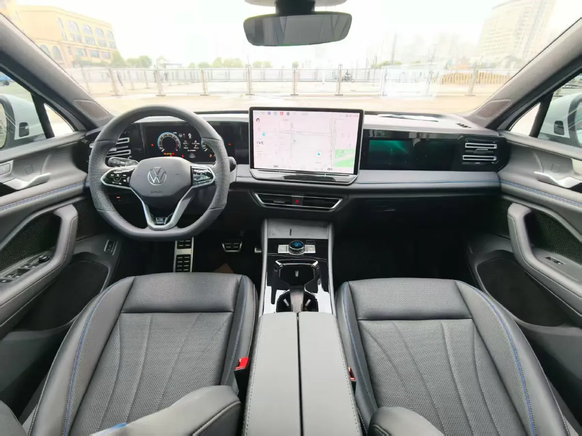 2024 Volkswagen Tiguan L 2.0T 186HP L4 7DCT,autocango,china used car exporter,china ev exporter,chinese used car exporter,chinese used ev exporter