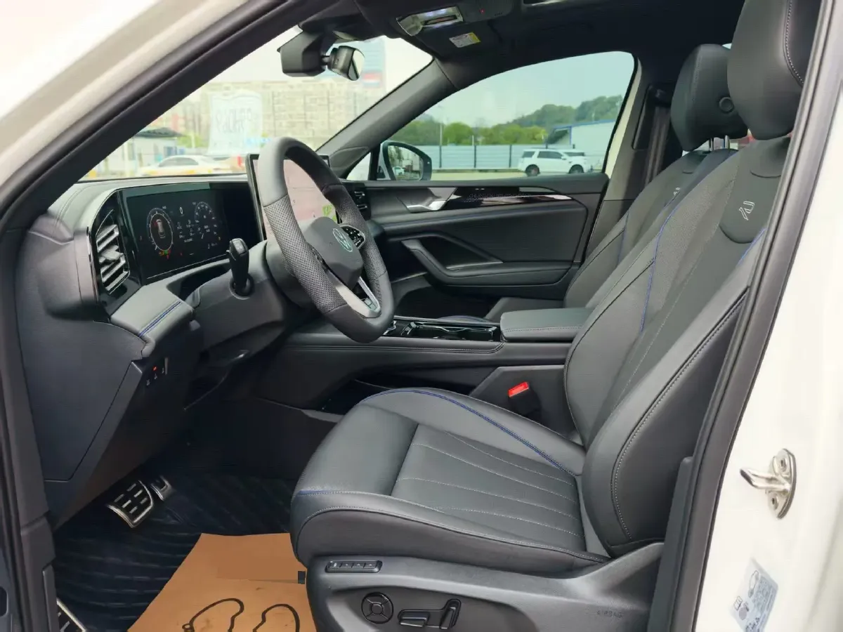 2024 Volkswagen Tiguan L 2.0T 186HP L4 7DCT,autocango,china used car exporter,china ev exporter,chinese used car exporter,chinese used ev exporter