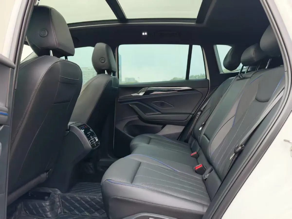 2024 Volkswagen Tiguan L 2.0T 186HP L4 7DCT,autocango,china used car exporter,china ev exporter,chinese used car exporter,chinese used ev exporter