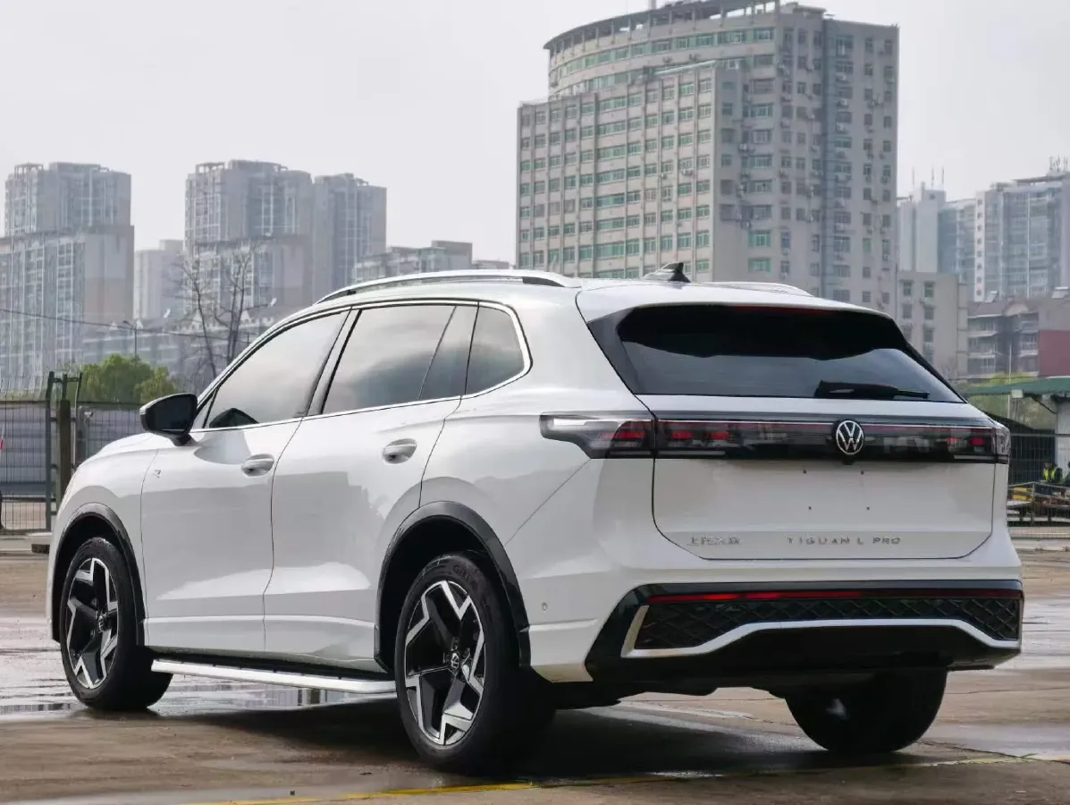 2024 Volkswagen Tiguan L 2.0T 186HP L4 7DCT,autocango,china used car exporter,china ev exporter,chinese used car exporter,chinese used ev exporter