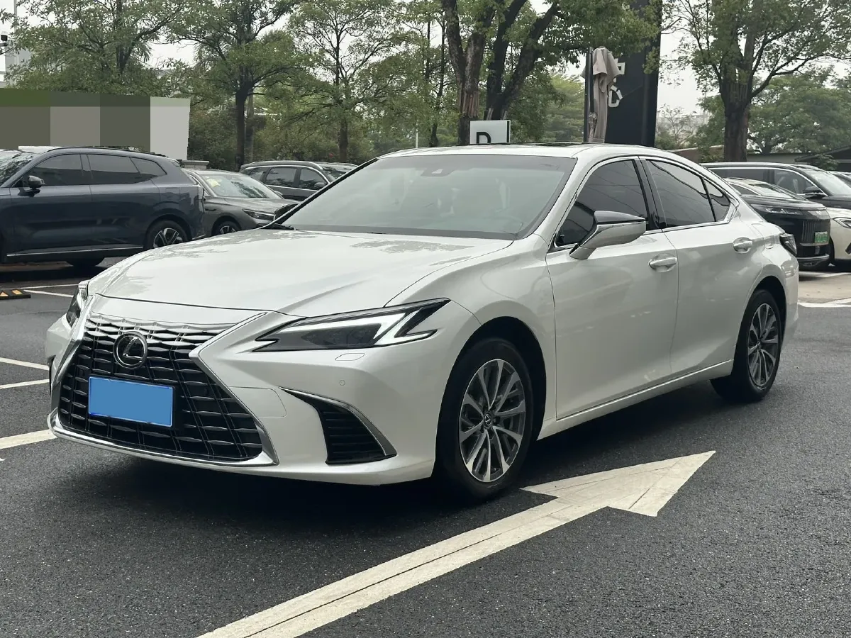 2025 Lexus ES 2.0L 173HP L4 CVT,autocango,china used car exporter,china ev exporter,chinese used car exporter,chinese used ev exporter