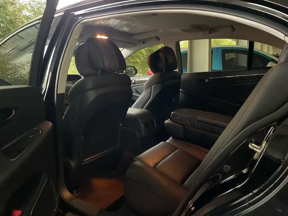 2021 HongQi H7 1.8T 188HP L4 6AT,autocango,china used car exporter,china ev exporter,chinese used car exporter,chinese used ev exporter