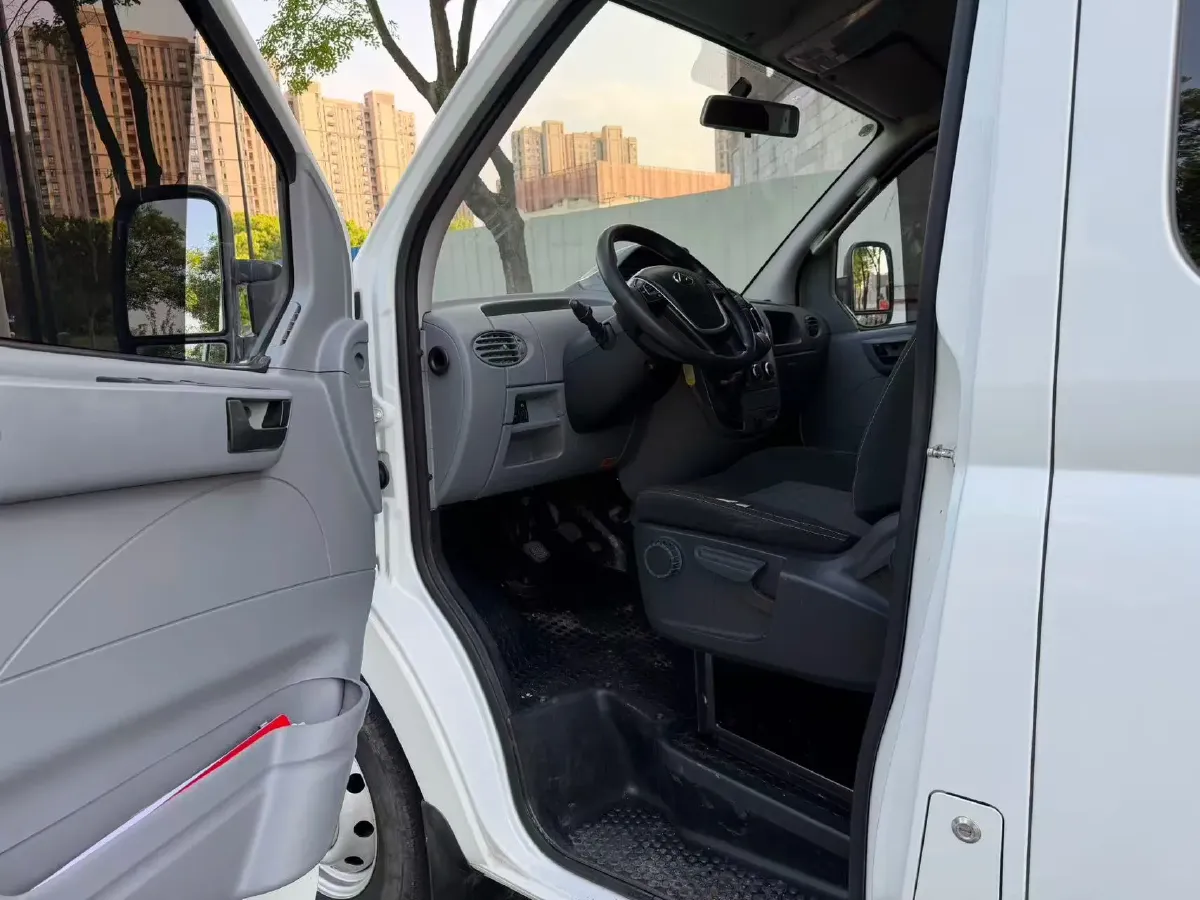 2021 MAXUS XinTu V80 2.0T 127HP L4 6MT,autocango,china used car exporter,china ev exporter,chinese used car exporter,chinese used ev exporter