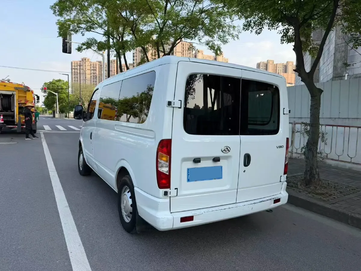 2021 MAXUS XinTu V80 2.0T 127HP L4 6MT,autocango,china used car exporter,china ev exporter,chinese used car exporter,chinese used ev exporter