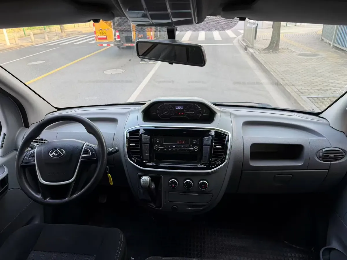 2021 MAXUS XinTu V80 2.0T 127HP L4 6MT,autocango,china used car exporter,china ev exporter,chinese used car exporter,chinese used ev exporter