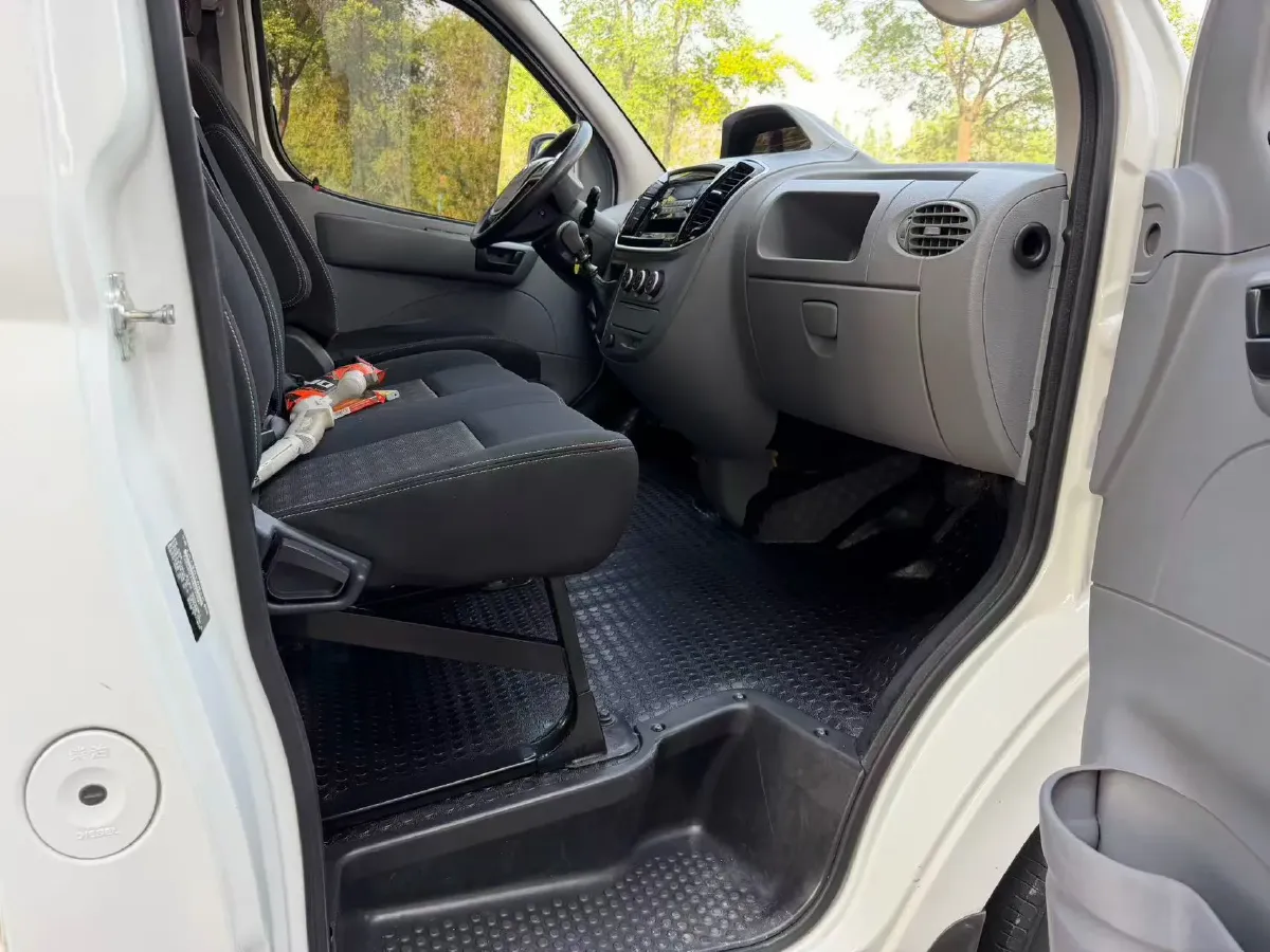 2021 MAXUS XinTu V80 2.0T 127HP L4 6MT,autocango,china used car exporter,china ev exporter,chinese used car exporter,chinese used ev exporter