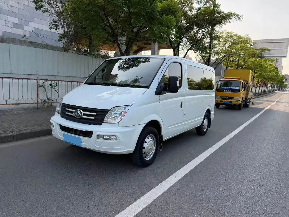 2021 MAXUS XinTu V80 2.0T 127HP L4 6MT,autocango,china used car exporter,china ev exporter,chinese used car exporter,chinese used ev exporter