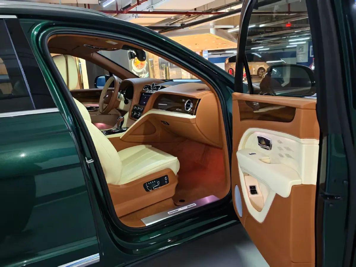 2023 Bentley Bentayga 4.0T 550HP V8 8AT,autocango,china used car exporter,china ev exporter,chinese used car exporter,chinese used ev exporter