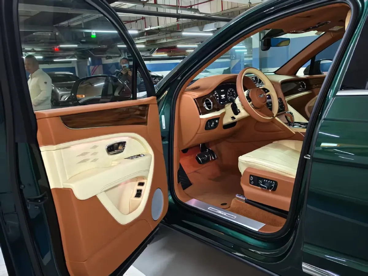 2023 Bentley Bentayga 4.0T 550HP V8 8AT,autocango,china used car exporter,china ev exporter,chinese used car exporter,chinese used ev exporter