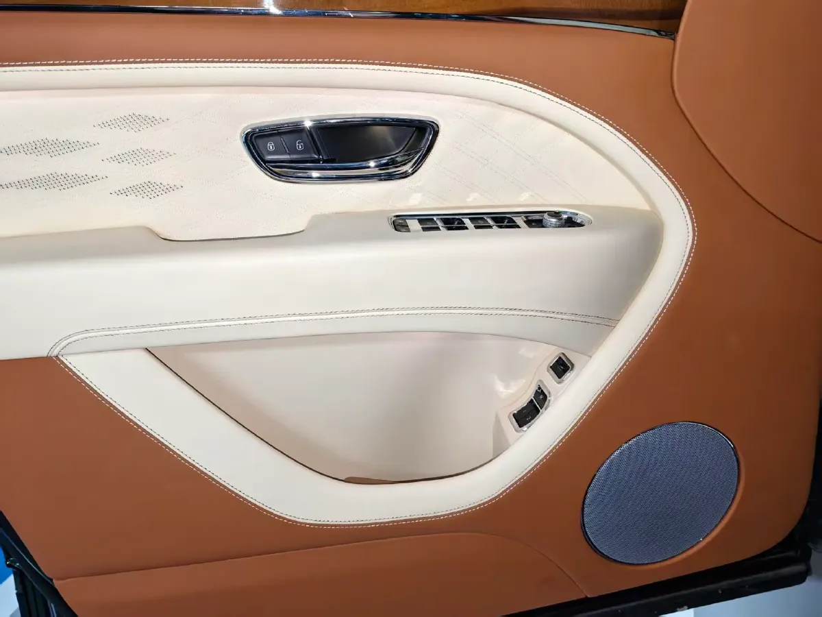 2023 Bentley Bentayga 4.0T 550HP V8 8AT,autocango,china used car exporter,china ev exporter,chinese used car exporter,chinese used ev exporter