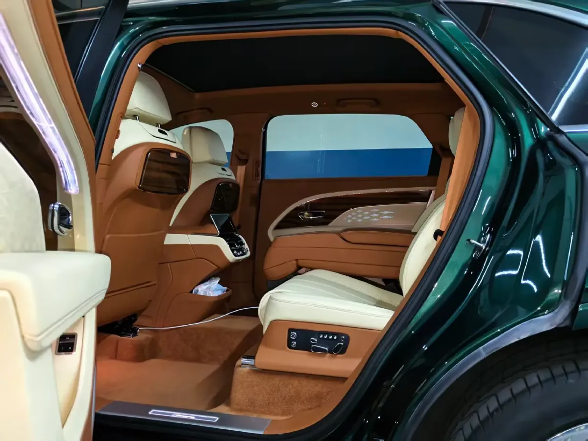 2023 Bentley Bentayga 4.0T 550HP V8 8AT,autocango,china used car exporter,china ev exporter,chinese used car exporter,chinese used ev exporter