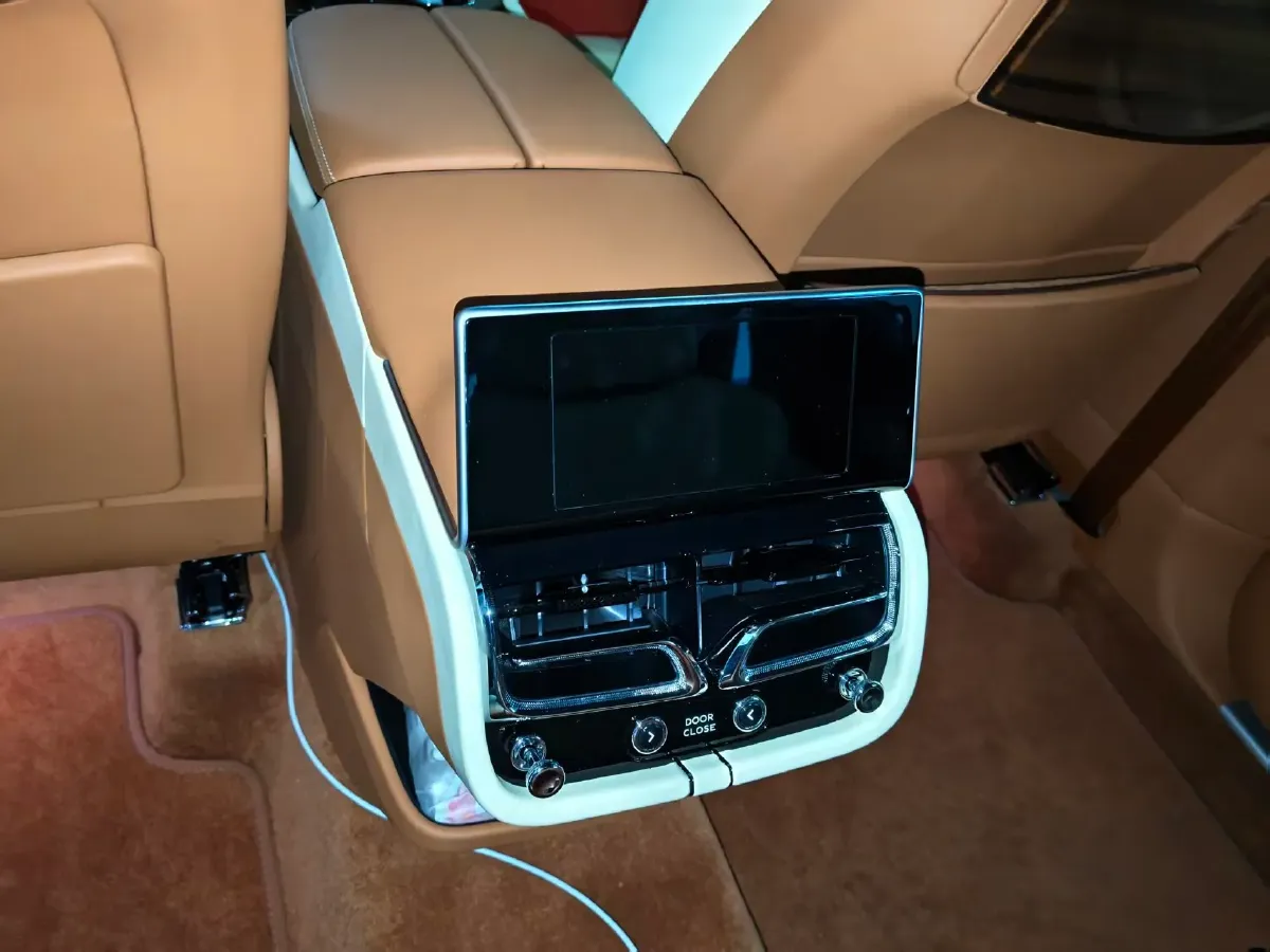 2023 Bentley Bentayga 4.0T 550HP V8 8AT,autocango,china used car exporter,china ev exporter,chinese used car exporter,chinese used ev exporter