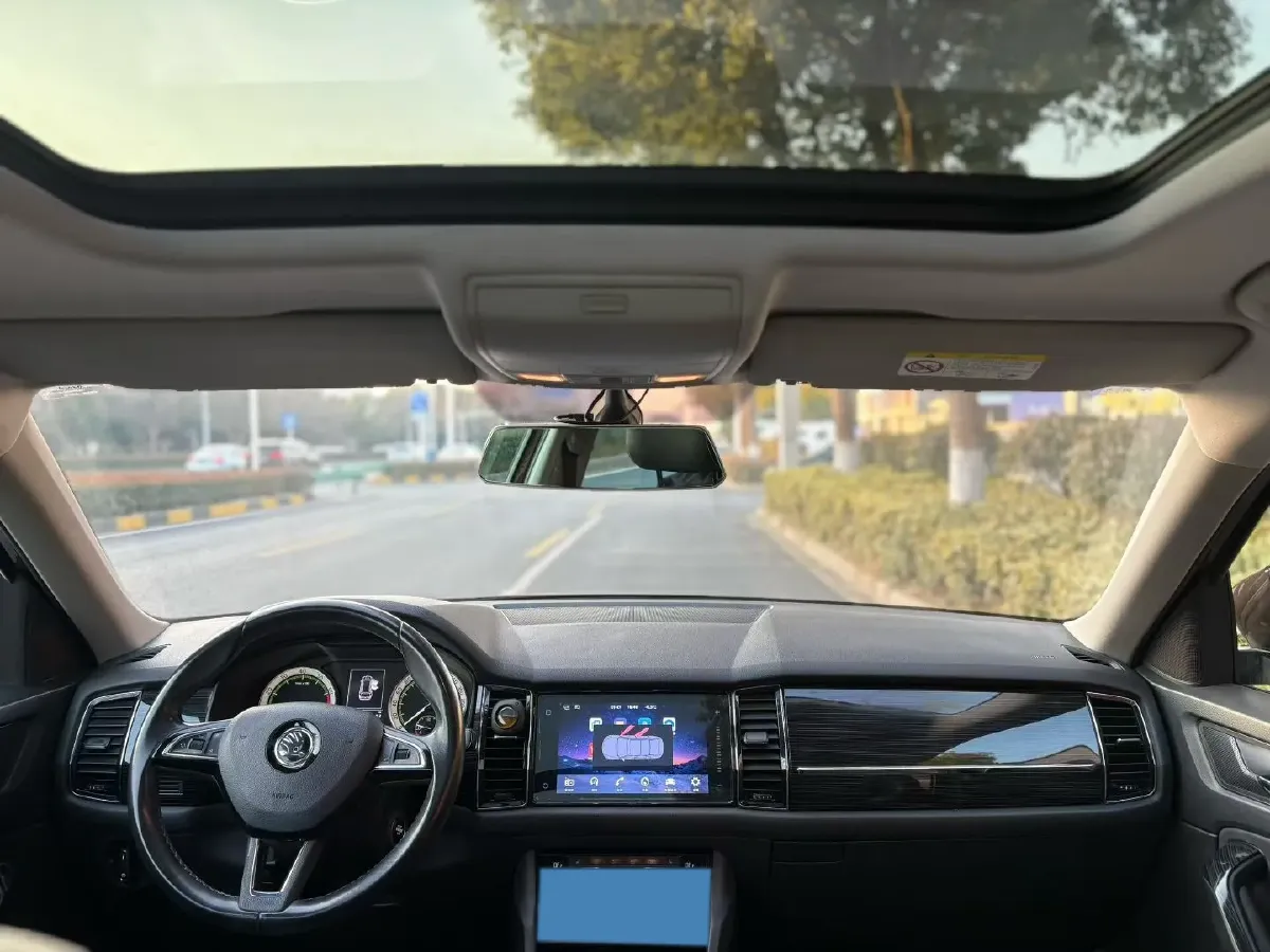 2017 Skoda Kodiak 1.8T 180HP L4 7DCT,autocango,china used car exporter,china ev exporter,chinese used car exporter,chinese used ev exporter