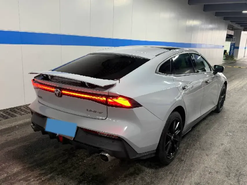 2022 ChangAn UNI-V 1.5T 188HP L4 7DCT,autocango,china used car exporter,china ev exporter,chinese used car exporter,chinese used ev exporter