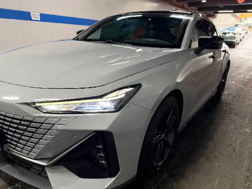 2022 ChangAn UNI-V 1.5T 188HP L4 7DCT,autocango,china used car exporter,china ev exporter,chinese used car exporter,chinese used ev exporter