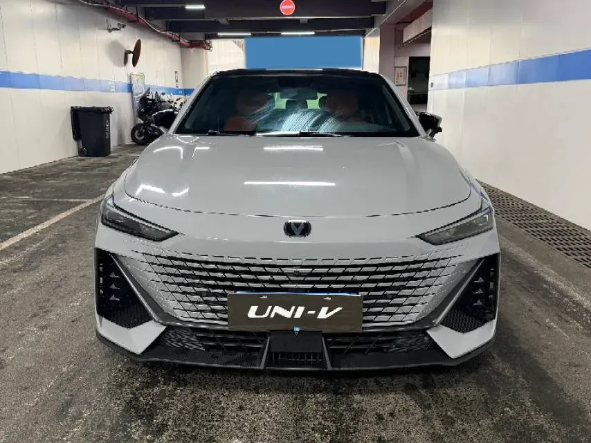 2022 ChangAn UNI-V 1.5T 188HP L4 7DCT,autocango,china used car exporter,china ev exporter,chinese used car exporter,chinese used ev exporter