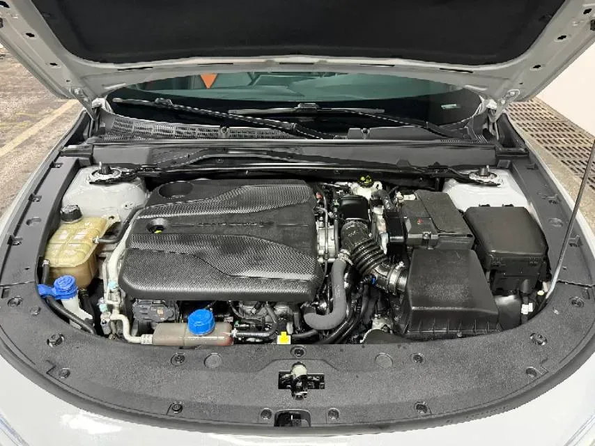 2022 ChangAn UNI-V 1.5T 188HP L4 7DCT,autocango,china used car exporter,china ev exporter,chinese used car exporter,chinese used ev exporter