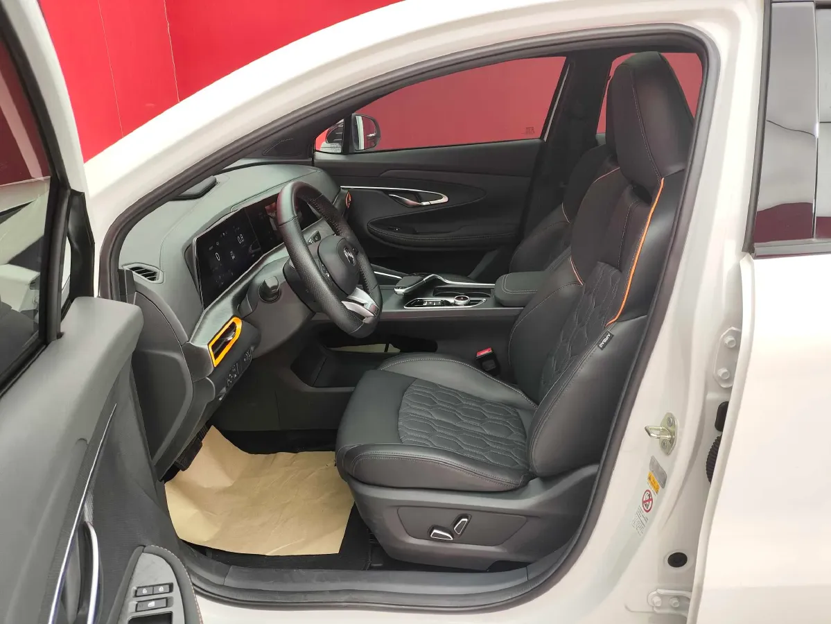 2022 ChangAn UNI-T 2.0T 233HP L4 8AT,autocango,china used car exporter,china ev exporter,chinese used car exporter,chinese used ev exporter