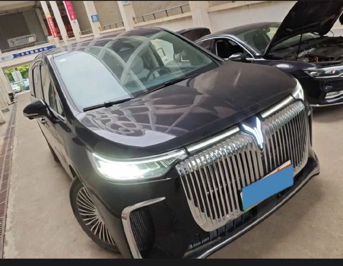 2025 Voyah Dream 1.5T 150HP L4 PHEV 41.7KWH,autocango,china used car exporter,china ev exporter,chinese used car exporter,chinese used ev exporter