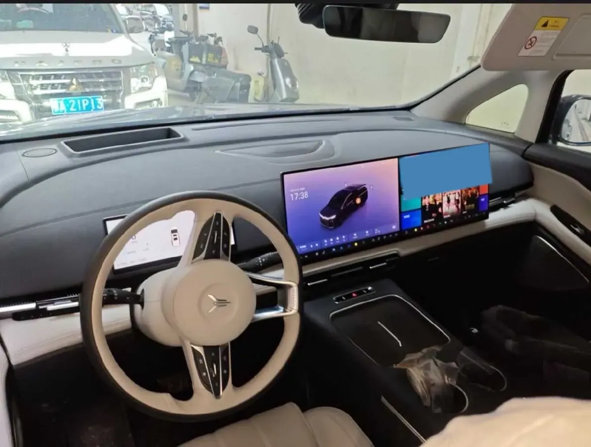 2025 Voyah Dream 1.5T 150HP L4 PHEV 41.7KWH,autocango,china used car exporter,china ev exporter,chinese used car exporter,chinese used ev exporter