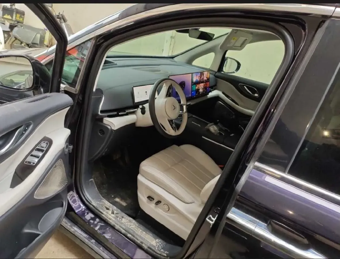 2025 Voyah Dream 1.5T 150HP L4 PHEV 41.7KWH,autocango,china used car exporter,china ev exporter,chinese used car exporter,chinese used ev exporter