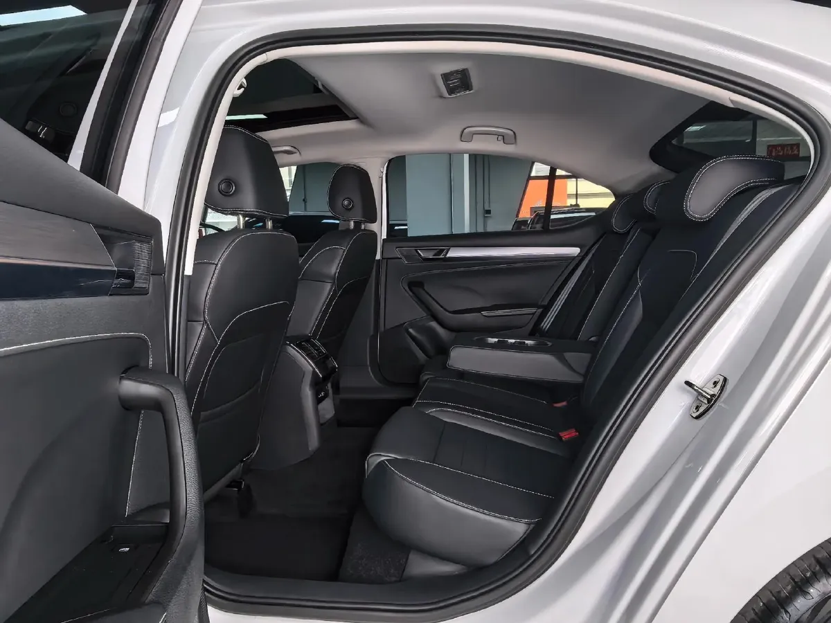 2023 Skoda Superb 1.4T 150HP L4 7DCT,autocango,china used car exporter,china ev exporter,chinese used car exporter,chinese used ev exporter