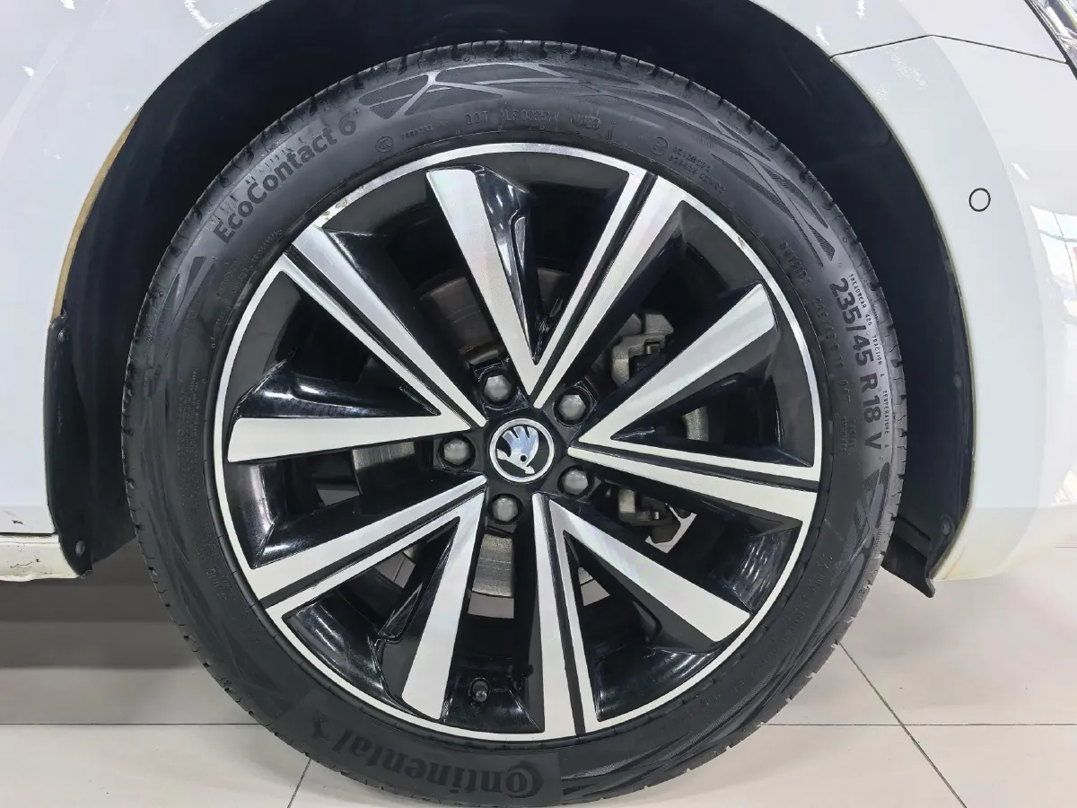 2023 Skoda Superb 1.4T 150HP L4 7DCT,autocango,china used car exporter,china ev exporter,chinese used car exporter,chinese used ev exporter