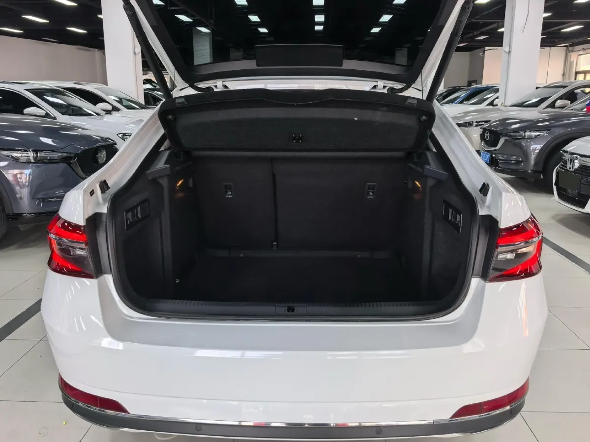 2023 Skoda Superb 1.4T 150HP L4 7DCT,autocango,china used car exporter,china ev exporter,chinese used car exporter,chinese used ev exporter